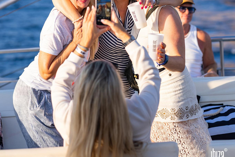 Ibiza: Formentera Sunset Boat Part with Drinks and Food Full Day Pass at Ibiza Boat Club (Early Bird Phase 2)