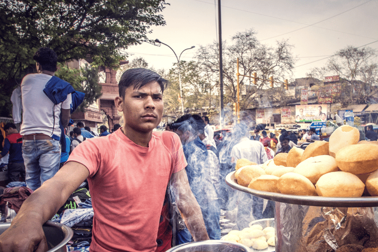 Delhi: Tour durch eine Slum-Siedlung mit Mittagessen und Rikscha-FahrtDelhi: Tour durch die Slums mit Mittagessen und Rikscha-Fahrt