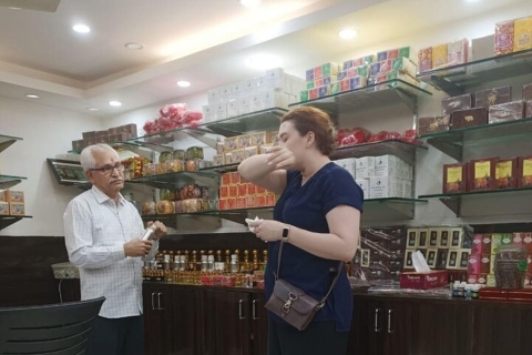 Privétour aangepast winkelen in Delhi met vrouwelijke adviseurKosten dagvullende tour