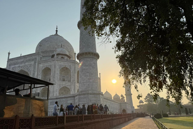 From Delhi: Luxury 9-Day Golden Triangle Tour of India Private Tour with 3-Star Accommodation & Return Flight