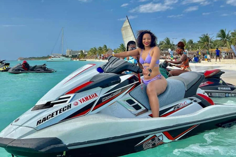 Sansibar: Kiwengwa Beach mit Jet-Ski-Abenteuer.Sansibar: Kiwengwa Beach mit einem Jet-Ski-Abenteuer.