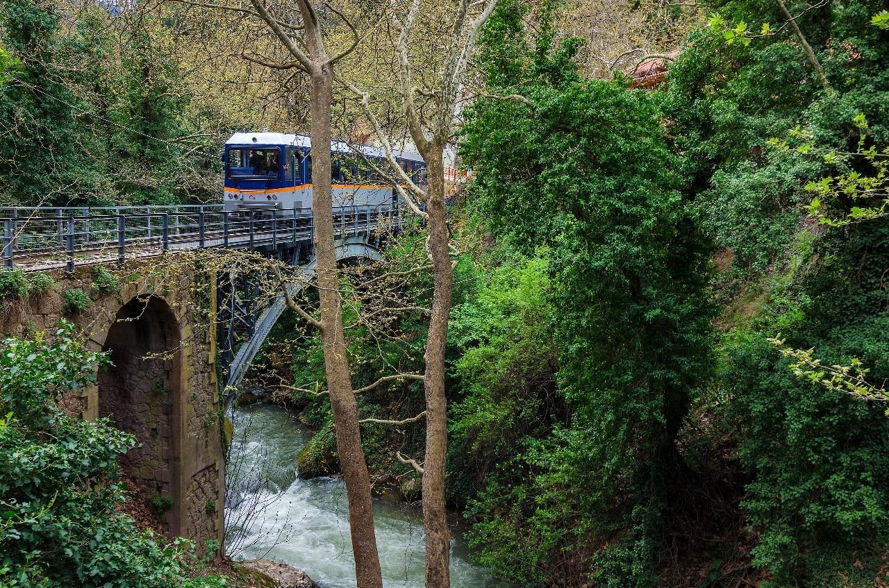 Von Athen aus: 2-tägige private Tour nach Kalavryta und zur Höhle