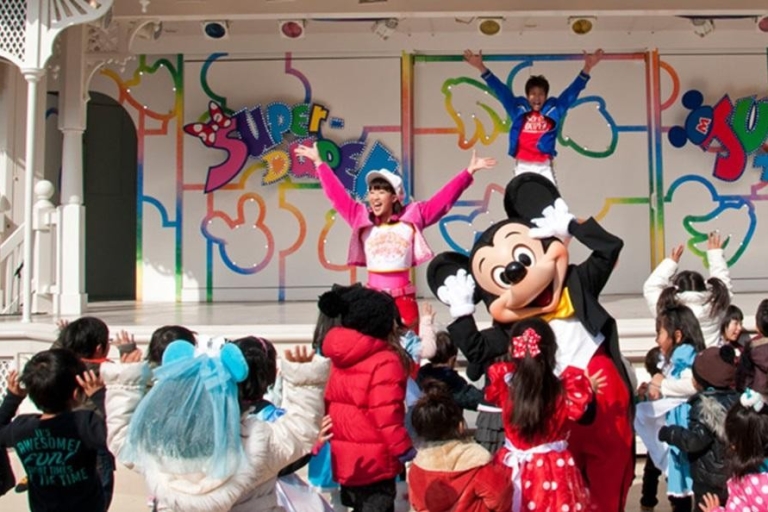 Tokyo Disneyland/DisneySea : billet d'une journée et transfert privéDisneyland & Transfert aller-retour de Tokyo à Disneyland