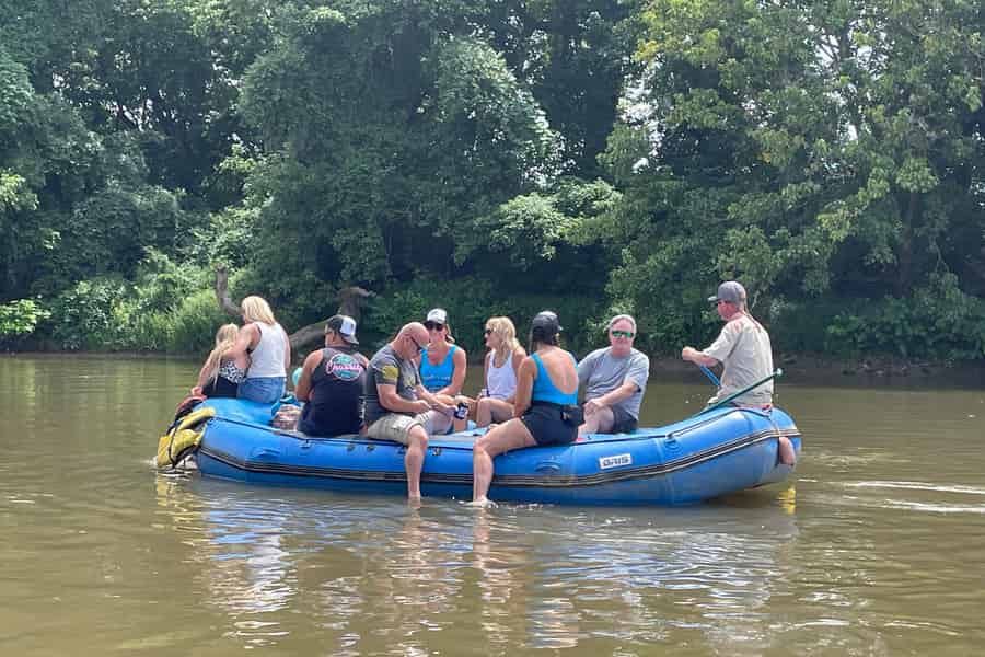 Asheville: Unterhaltsame Kneipentour auf einem Floß. Foto: GetYourGuide