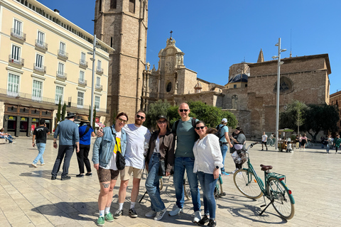 Tour guidato di Valencia in bicicletta in piccoli gruppiTour in bicicletta condiviso in piccoli gruppi (la bicicletta è esclusa)