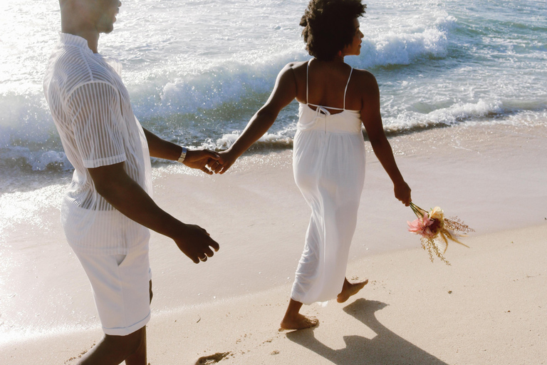 Coolangatta: Beach Photoshoot with Edited Photos Coolangatta: Beach Photoshoot with Edited Photos 30 min