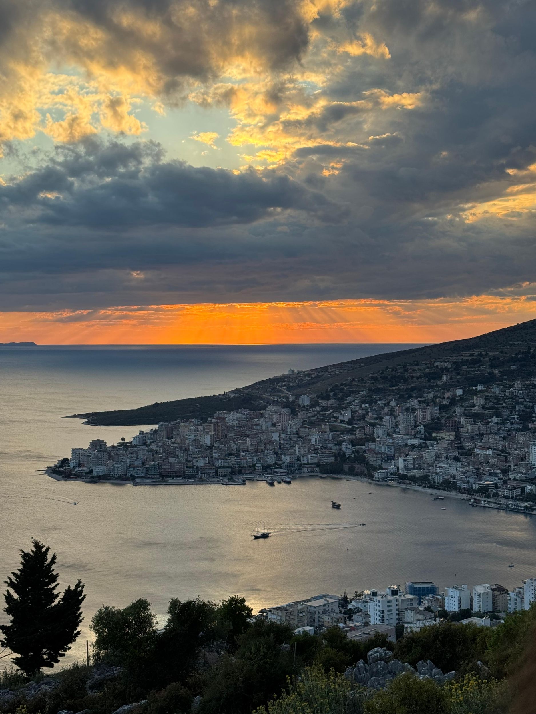 Von Ksamil & Saranda: Blaues Auge & Burg Lekursi SONNENUNTERGANG
