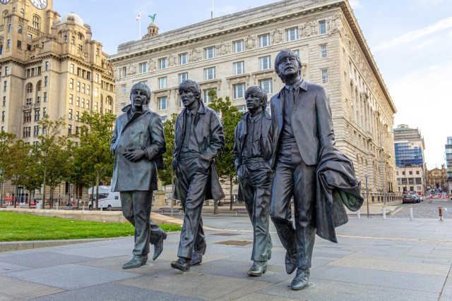 Liverpool: Waterfront and City Centre Beatles Walking Tour