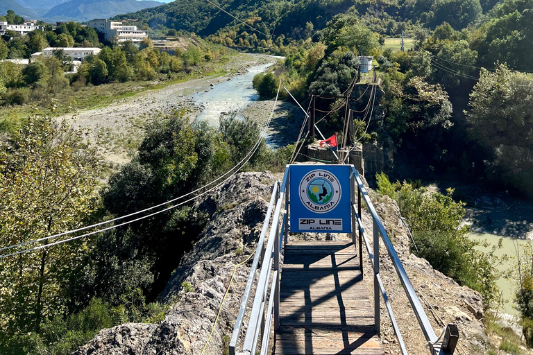 Tagestour zur Burg Petrela und Zip Line Albanien Abenteuer