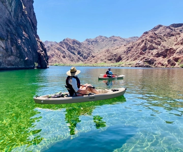 Desde Willow Beach Excursión de medio día en kayak por las cuevas Esmeralda y Eco