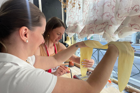 佛罗伦萨：意面制作课程，含晚餐、葡萄酒和... 唱歌！佛罗伦萨：意面制作课程，含晚餐、葡萄酒...还有歌唱！