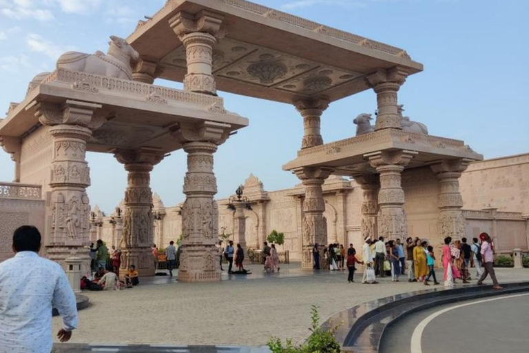 Delhi: 6 Hour Spiritual Temple Tour by Car With Female Guide Tour With Only Guide Service