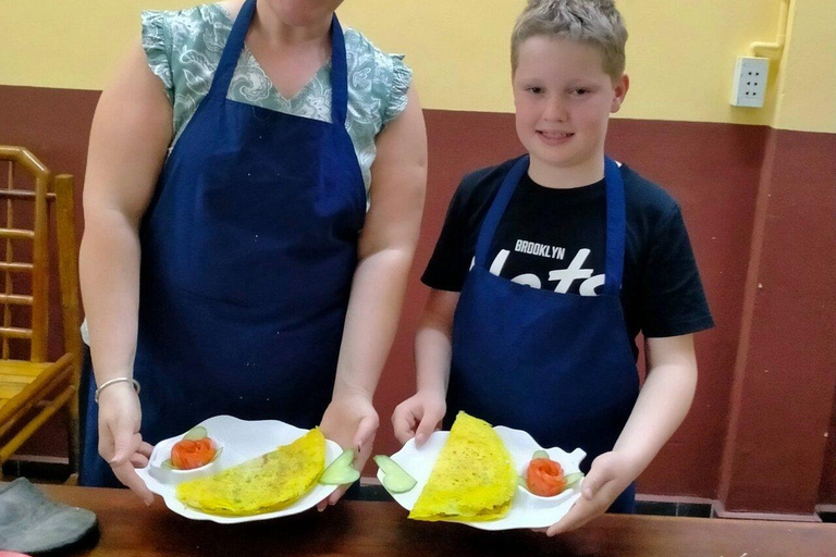 Da Nang : Excursion au marché local avec cours de cuisine maison amusante