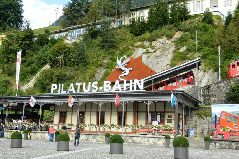 Vanuit Bazel: Vierwoudstedenmeer &amp; Pilatus in een privé dagtripVanuit Bazel: het Vierwoudstedenmeer en de Pilatus in een dagtrip met privévervoer