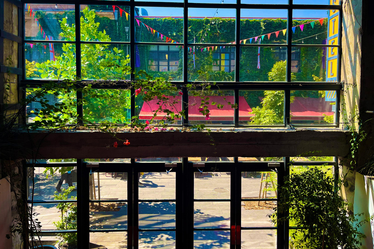 第比利斯：与 Chacha 一起徒步导览法布里卡和 Chughureti英语 - 小型团体之旅 - 3 小时