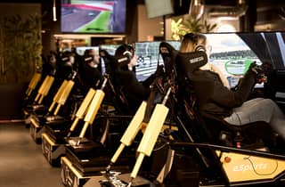 Köln: Full-Motion Rennsimulator fahren