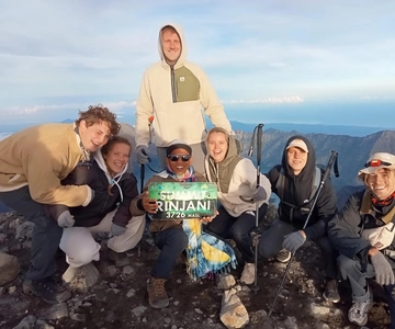 3d/2n trekking mount rinjani summit lake & hot springs