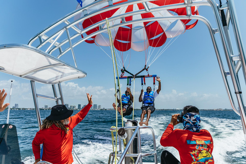 Miami: Parasailing-Erlebnis in der Biscayne BayMiami: Parasailing-Fahrt (Extra $50+Steuer fällig beim Check-in)