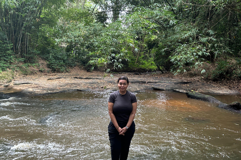 Parque del Río de los Esclavos Ancestrales de Assin Manso y castillos de Capecoast