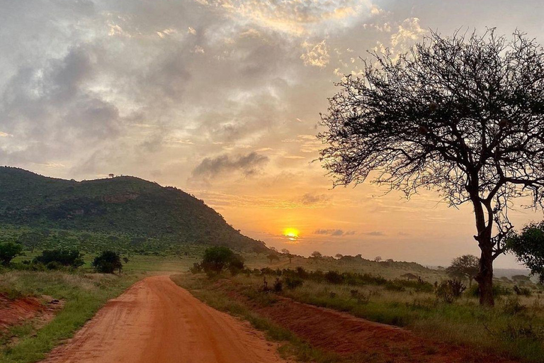 Mombasa/Diani: 2-Day Tsavo East Safari with Meals Private day tour to Tsavo East National Park - VAN