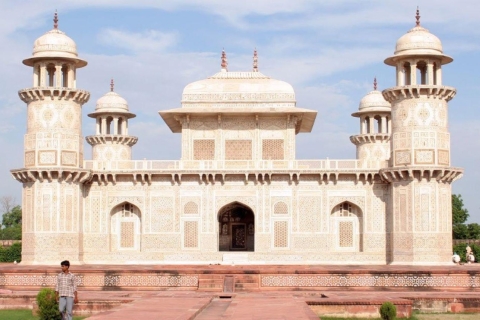 Delhi: Taj Mahal, wschód słońca i Fort Agra, prywatna wycieczkaTylko samochód, kierowca i przewodnik
