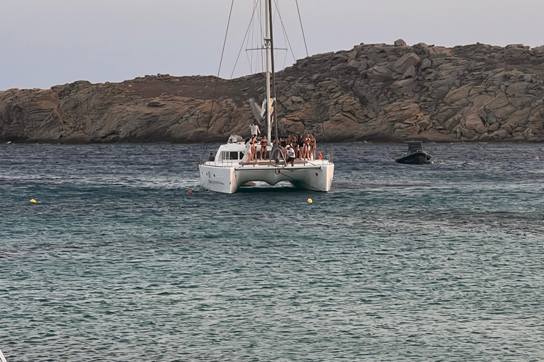 Mykonos: Crucero en Catamarán Experiencia Boho de un Día