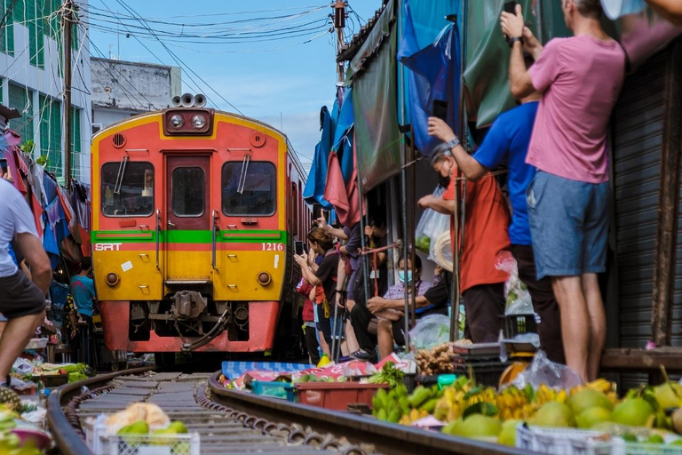 Grand Palace, Wat Pho, Wat Arun, and old Markets Tour