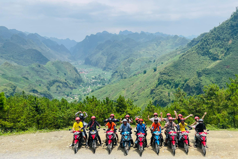 Au départ de Sa Pa : 2 jours d&#039;excursion en moto à Ha Giang avec piloteDébarquement à Ha Long