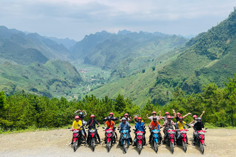 Z Sa Pa: 2-dniowa wycieczka motocyklowa po pętli Ha Giang z kierowcąWylot z Ha Long