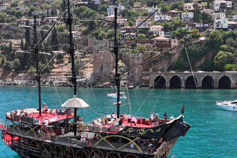 Alanya: Romantic Boat Tour with Lunch and Drinks