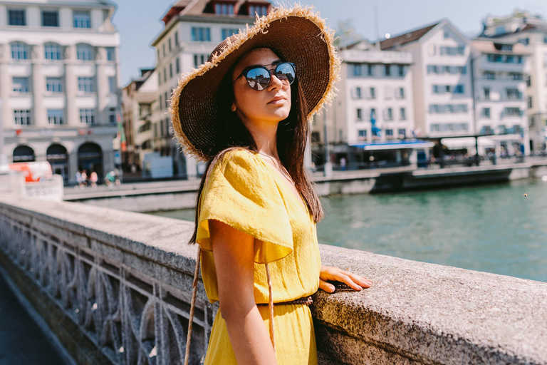Zurich: Private Photo Shoot with Local Photographer ESSENTIAL 20 min | 15 photos