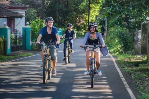 Goa: Passeio de E-Bike por Old Goa e Divar Island com lanches