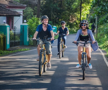 Goa: Passeio de E-Bike por Old Goa e Divar Island com lanches