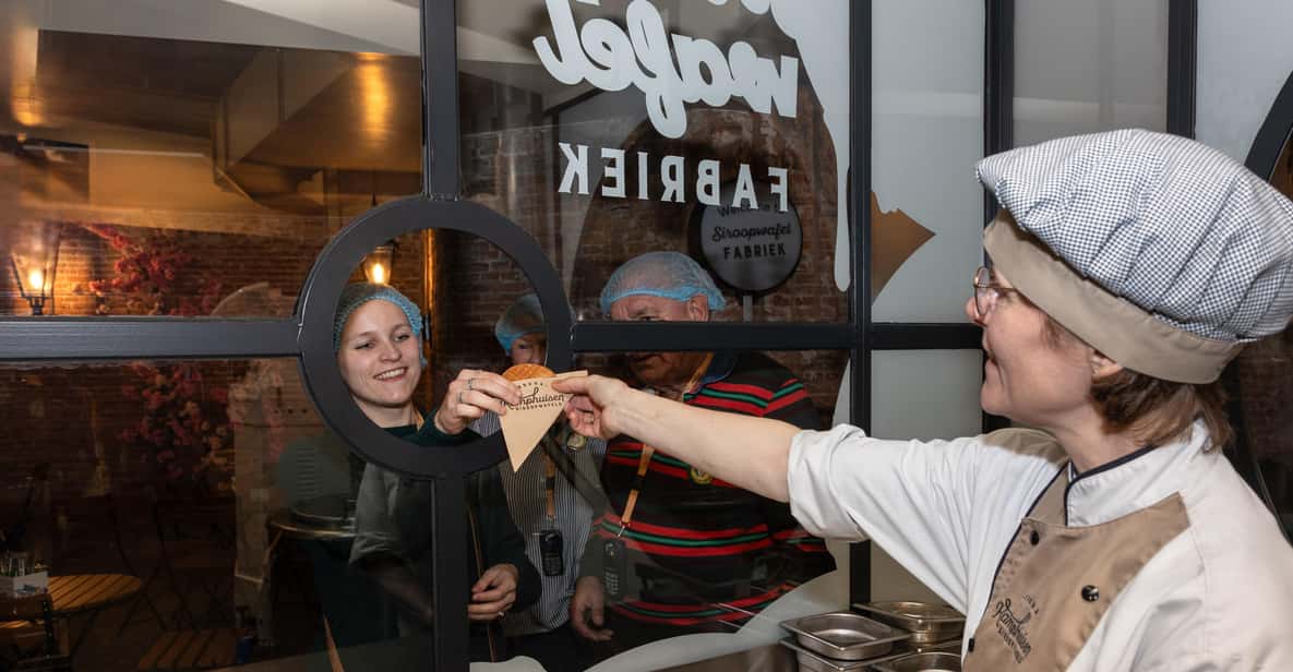 Afbeelding 6 van Gouda: toegangsbewijs siroopwafelfabriek inclusief siroopwafel