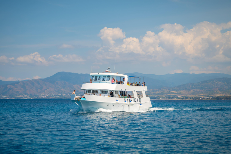 Vanuit Paphos: Blue Lagoon Sunset Cruise met zwemmen, BBQ &amp; Wijn