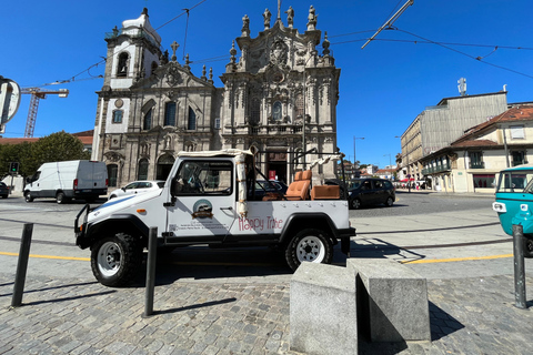 Historyczny kabriolet portugalskiego wojskowego jeepa UMMOpcja standardowa