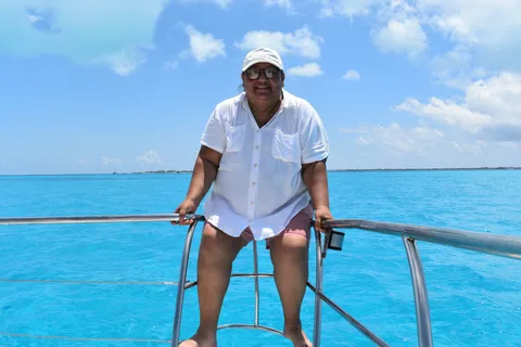 Isla Mujeres: Tour in catamarano per soli adulti, open bar e snorkeling