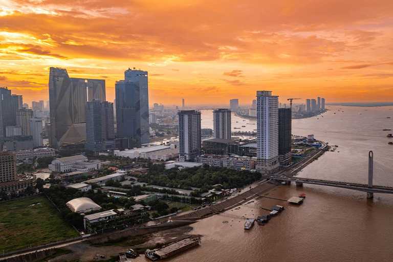 Phnom Penh: 3 hours Evening City Highlights Vespa or Tuk Tuk Vespa Option + English Guide