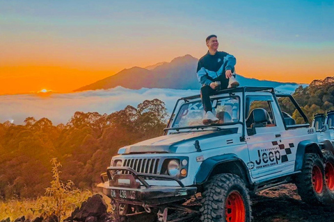 Monte Batur: avventura in jeep all'alba con opzioni di tour a UbudGiro in jeep all'alba + foresta delle scimmie (con trasferimento dall'hotel)