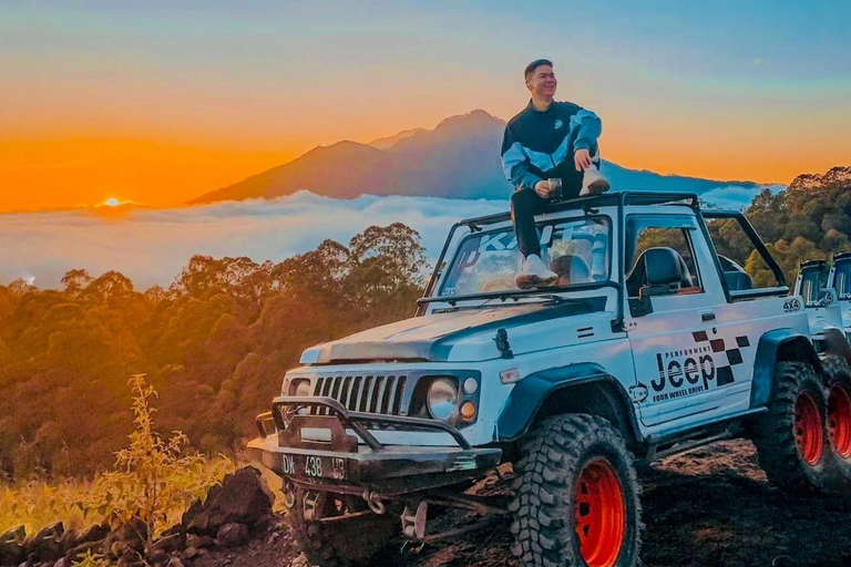 Monte Batur: avventura in jeep all'alba con opzioni di tour a UbudGiro in jeep all'alba + foresta delle scimmie (con trasferimento dall'hotel)
