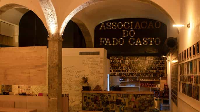 Lisboa: Noche de Fado con Cena y Actuación en Directo