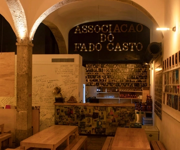 Lisbon: Fado Night with Dinner with Live Performance