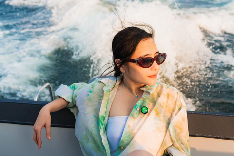 Yakarta: yate privado de lujo para fiestas y celebraciones al atardecer.Yate privado de 2 horas al atardecer (4:30 p. m.-6:30 p. m.)