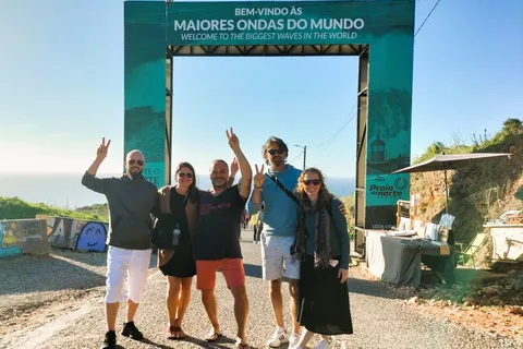 Nazaré, Óbidos e Alcobaça: Tour privato di un giorno intero da Lisbona