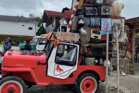 Medellín: Guatapé and Medellín City Door-to-Door Transfer Door-to-door transfer from Medellín to Guatapé.