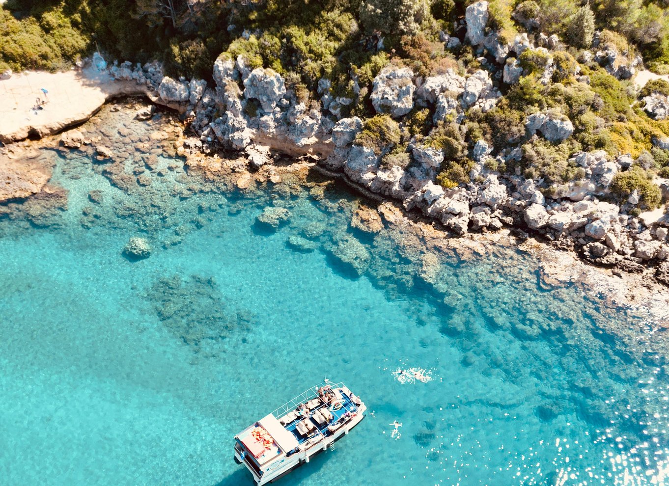 Faliraki: Bådtur til Anthony Quinn & The Caves med drikkevarer