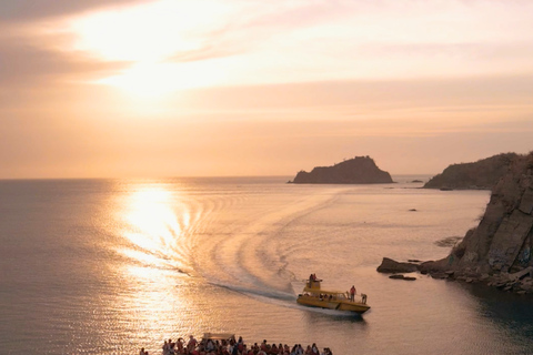 Santa Marta: Sunset Catamaran Cruise with DJ & Wine