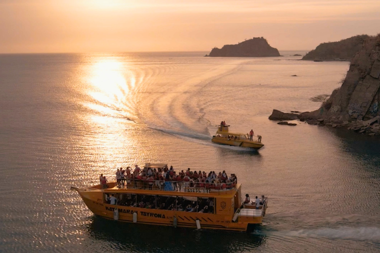 Santa Marta: Sunset Catamaran Cruise with DJ & Wine