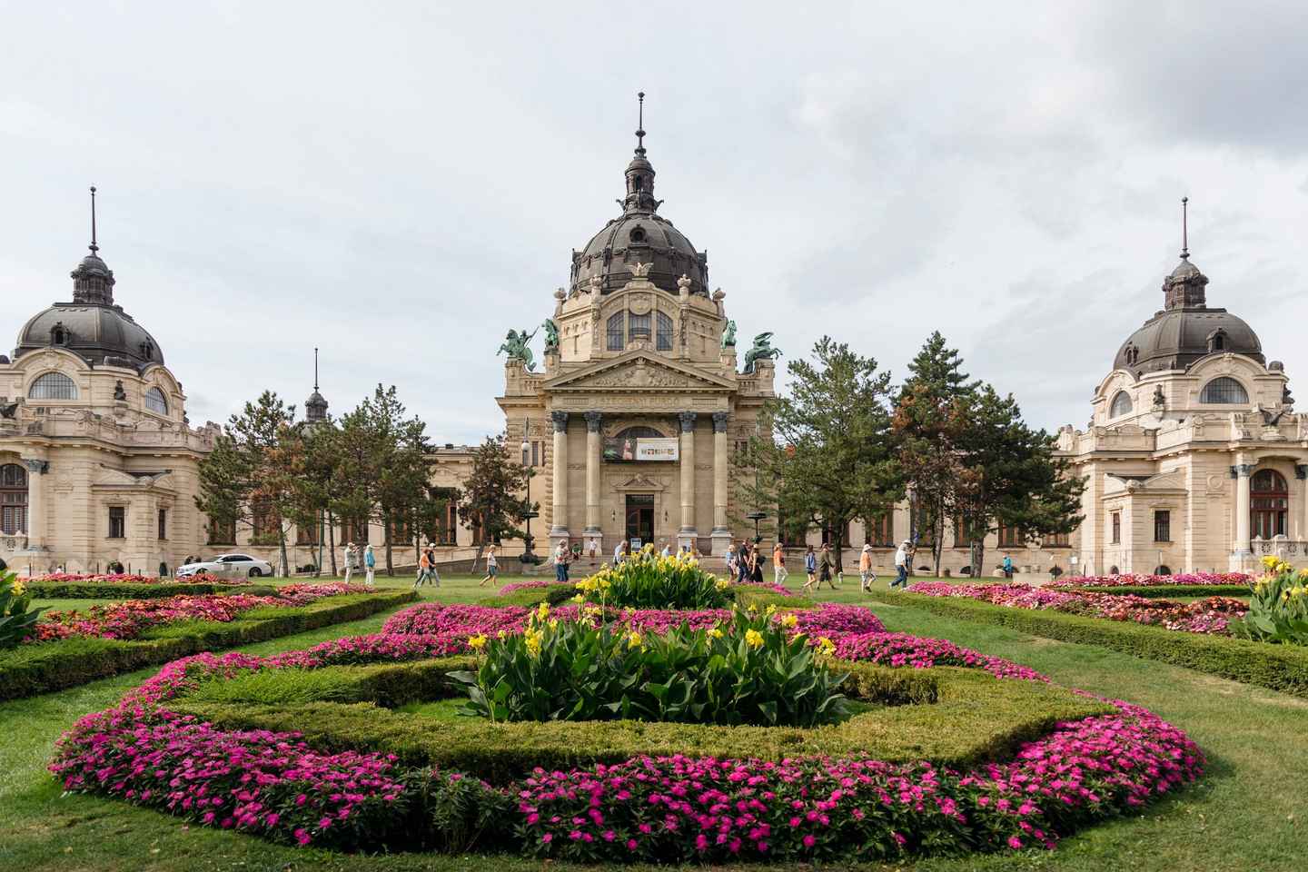 Budapest Thermal Baths Tour & Folk Music Performance