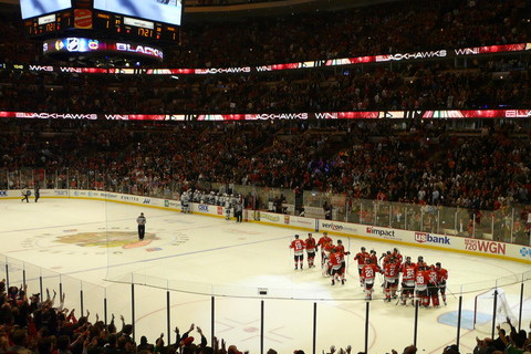 Chicago: Chicago Blackhawks NHL Game Ticket at United Center Lower Sideline